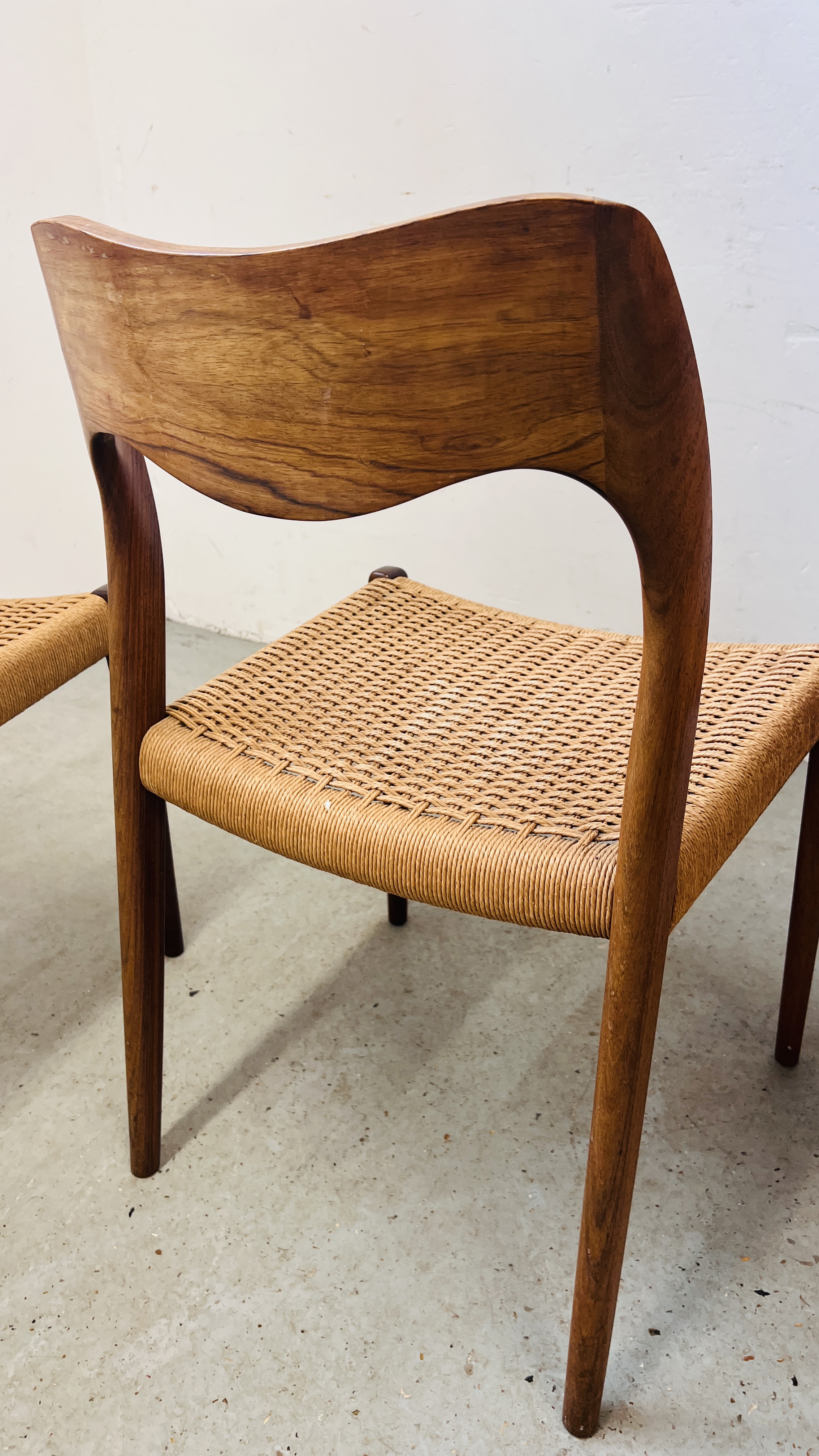 A SET OF TEN VINTAGE MID CENTURY NIELS MOLLER BY J L MOLLER MODEL 71 ROSEWOOD DINING CHAIRS WITH - Image 42 of 48