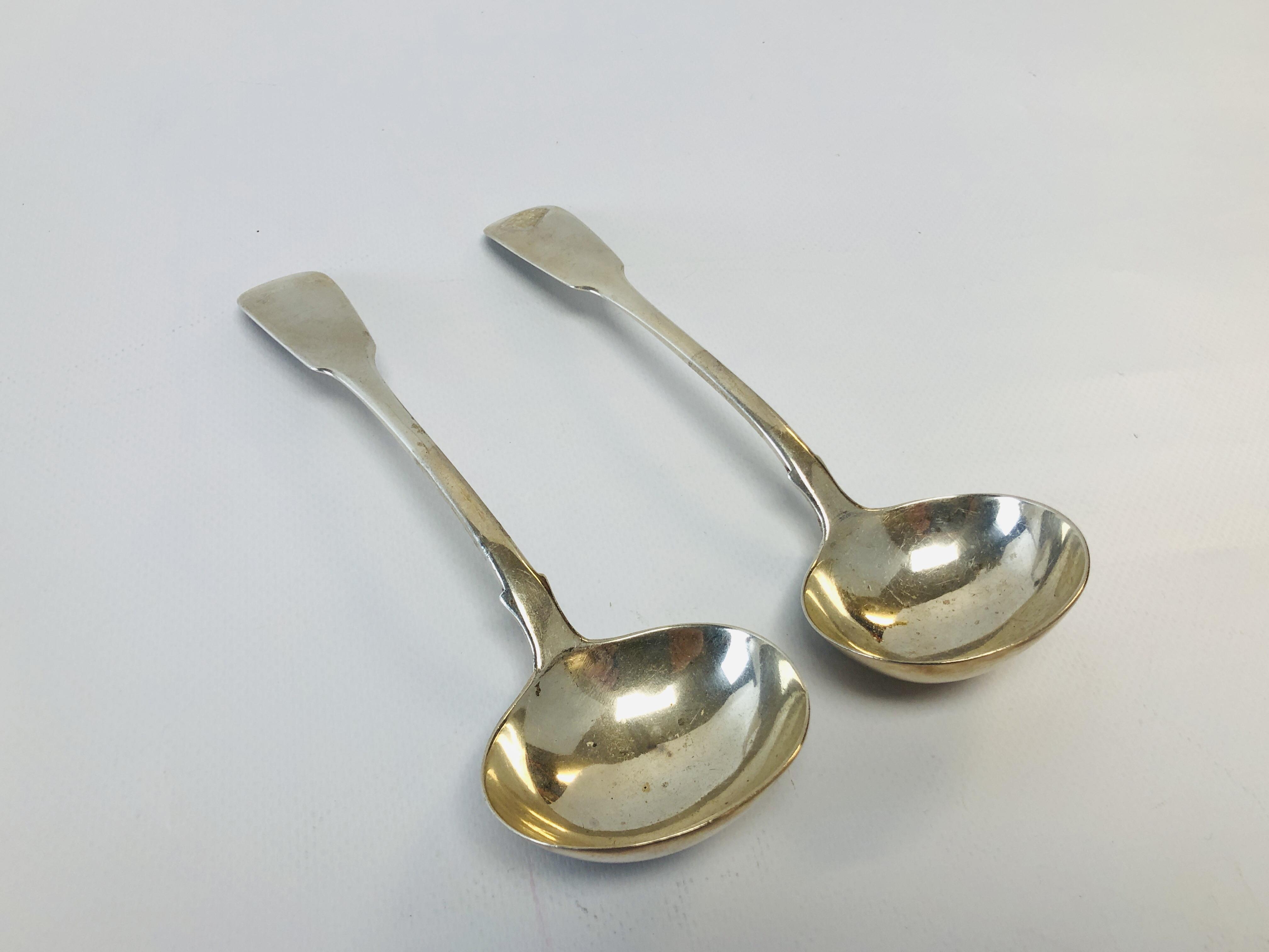 A PAIR OF VICTORIAN SILVER SAUCE LADLES FIDDLE PATTERN LONDON 1845 GEORGE ADAMS, L 17.75CM.