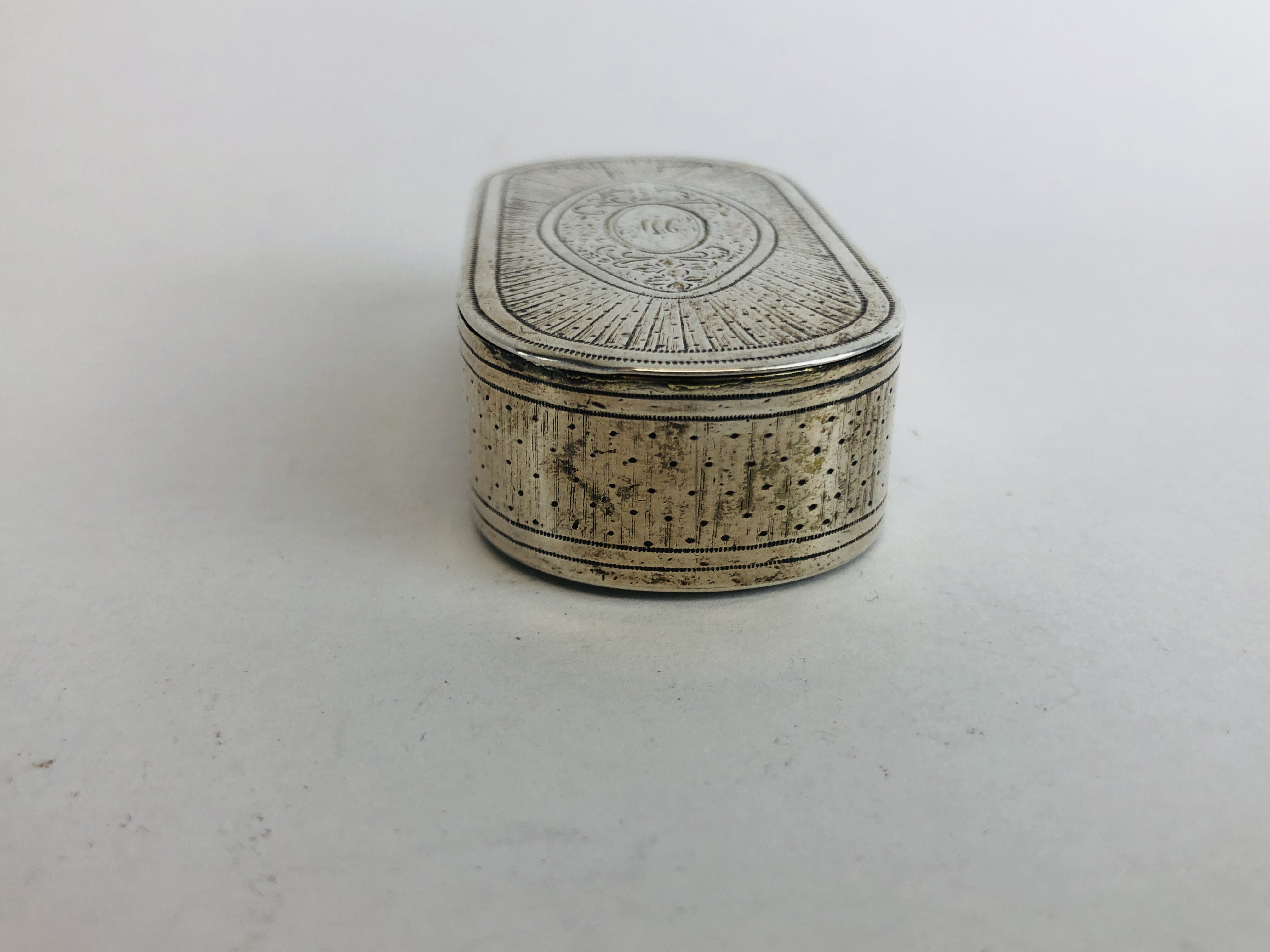A GEORGE III SILVER SNUFF BOX THE ENGRAVED LID WITH OVAL CARTOUCHE AND MONOGRAM, - Image 4 of 11