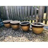 A SET OF FOUR MATCHING GLAZED PLANT POTS, 1 A/F.