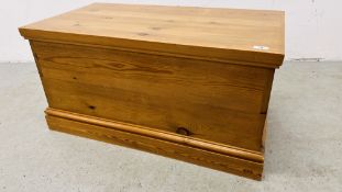 A SOLID WAXED PINE BLANKET BOX, W 94CM, D 50CM, H 48CM.