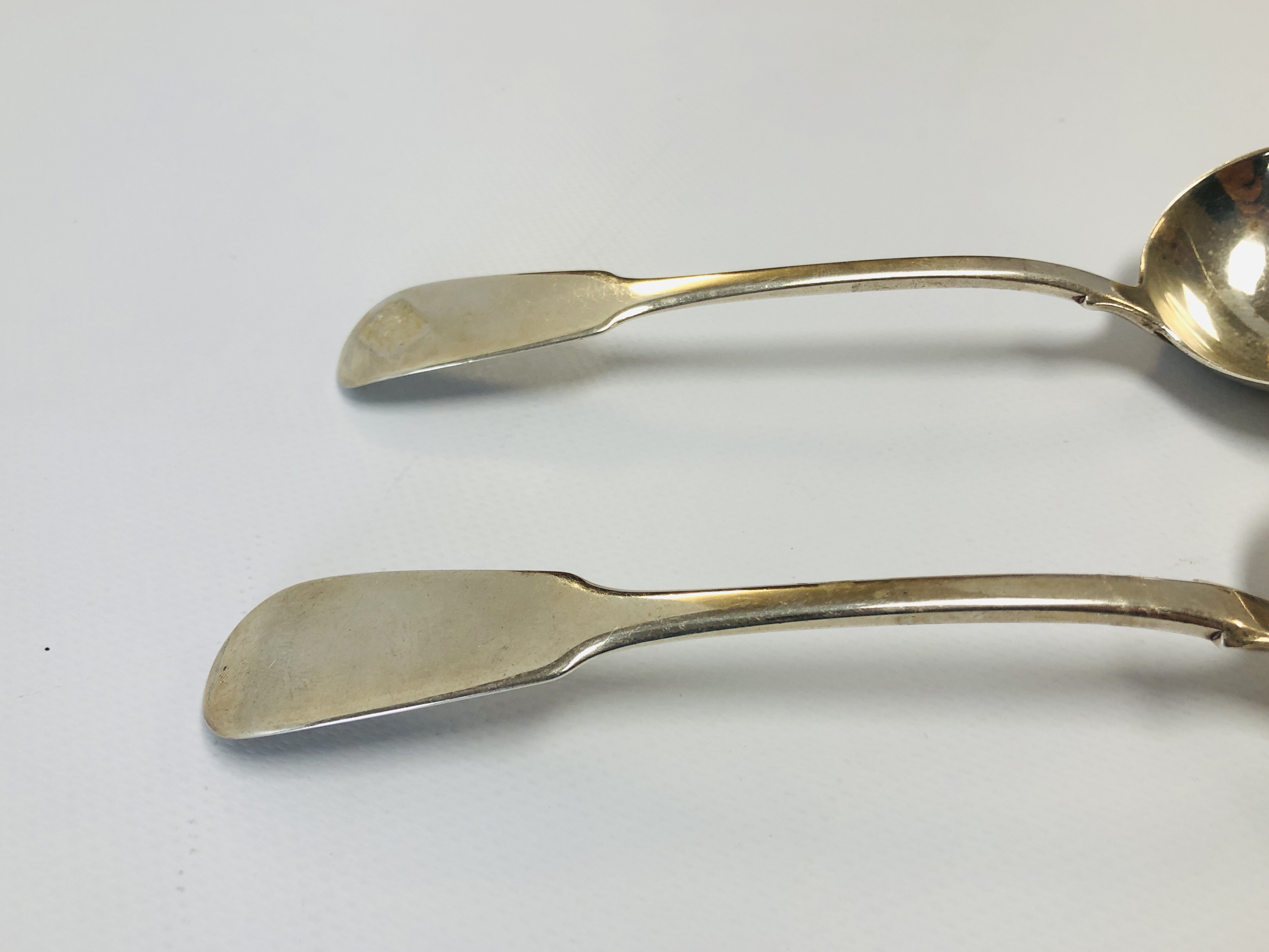 A PAIR OF VICTORIAN SILVER SAUCE LADLES FIDDLE PATTERN LONDON 1845 GEORGE ADAMS, L 17.75CM. - Image 3 of 5