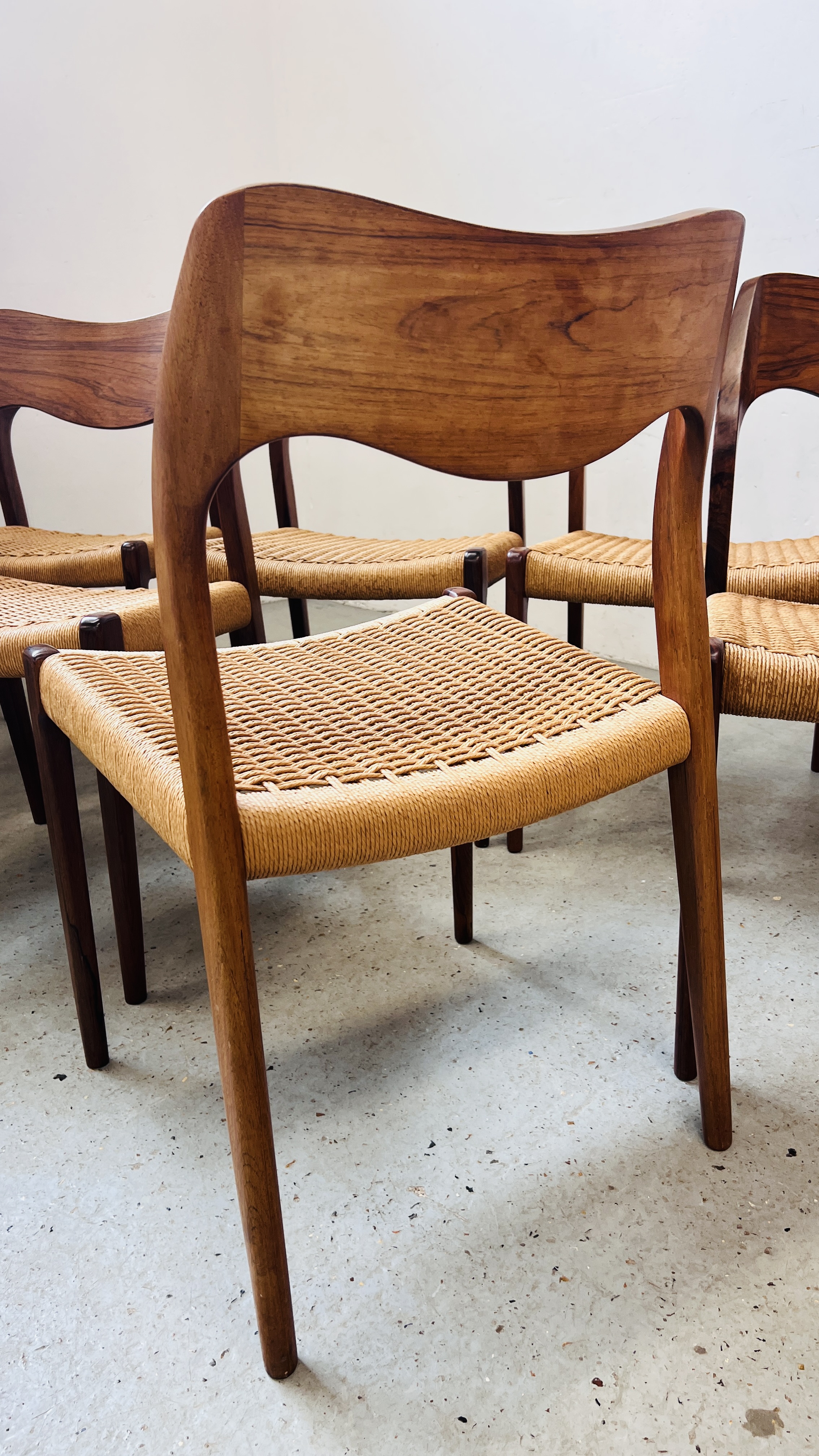 A SET OF TEN VINTAGE MID CENTURY NIELS MOLLER BY J L MOLLER MODEL 71 ROSEWOOD DINING CHAIRS WITH - Image 35 of 48