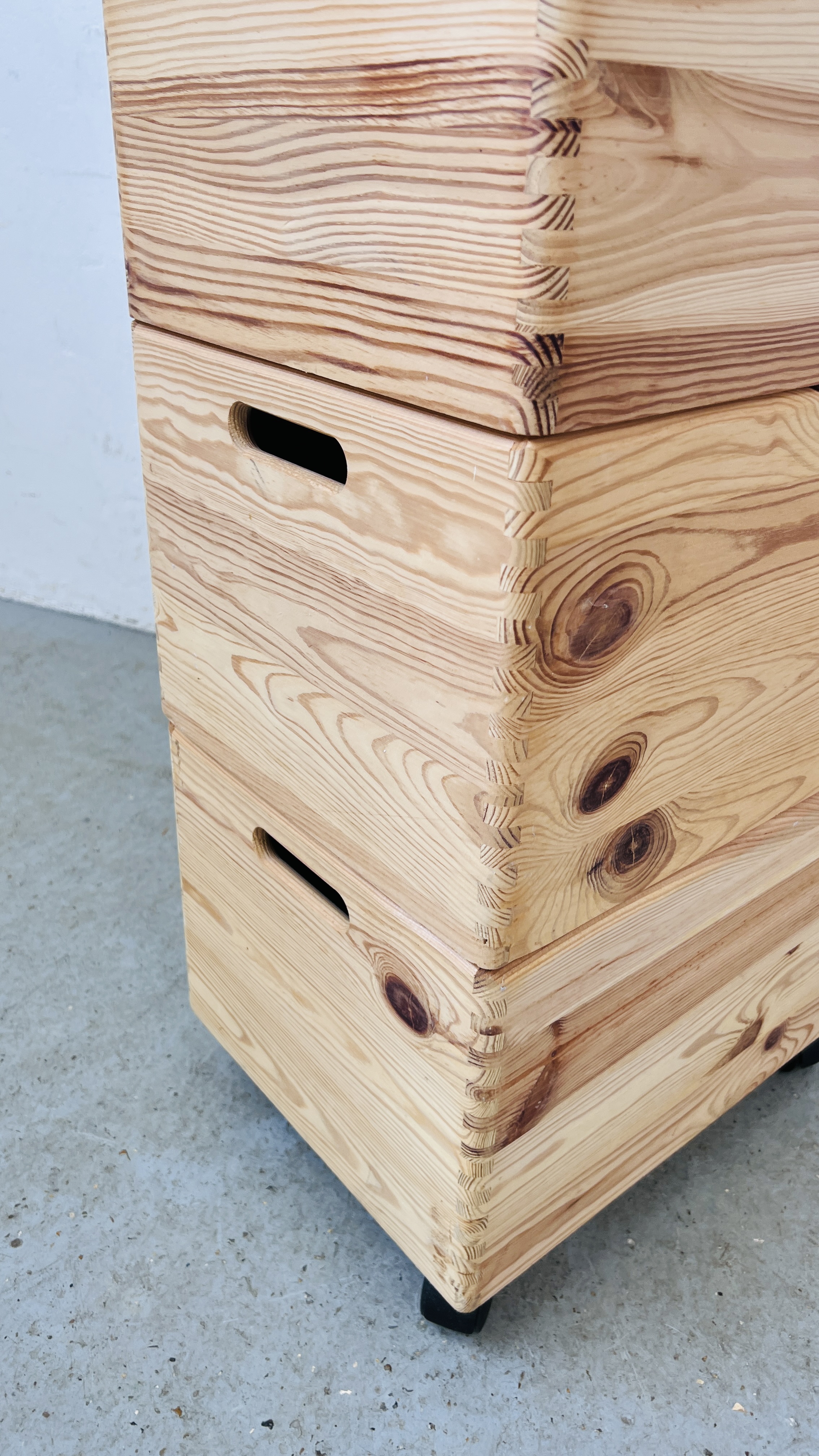 A PINE THREE SECTION STACKING STORAGE BOX. - Image 4 of 5