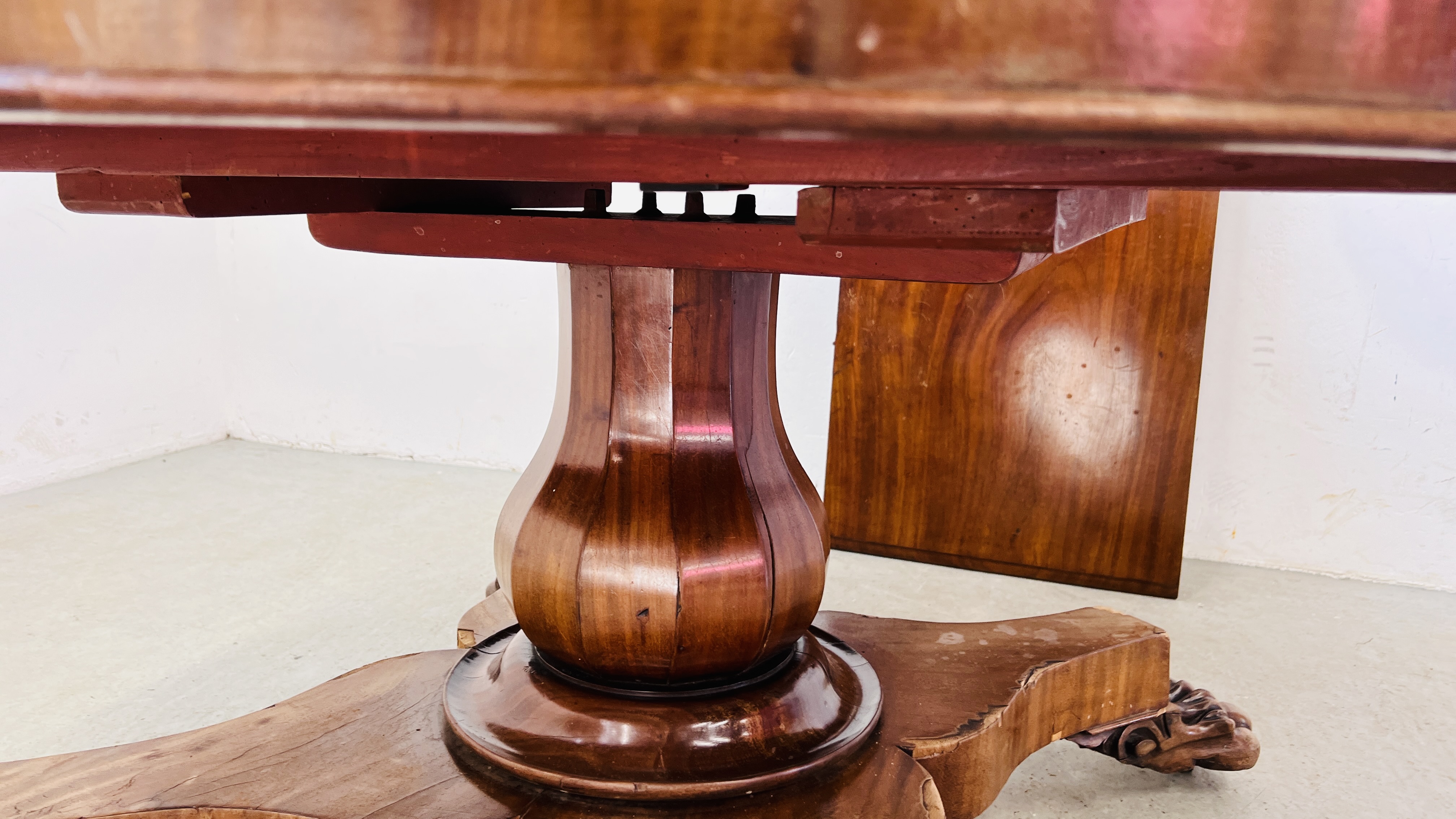 VICTORIAN LOO TABLE WITH CENTRAL EXTENSION LEAF ON IMPRESSIVE PEDESTAL BASE WITH CLAW FEET. - Image 7 of 14