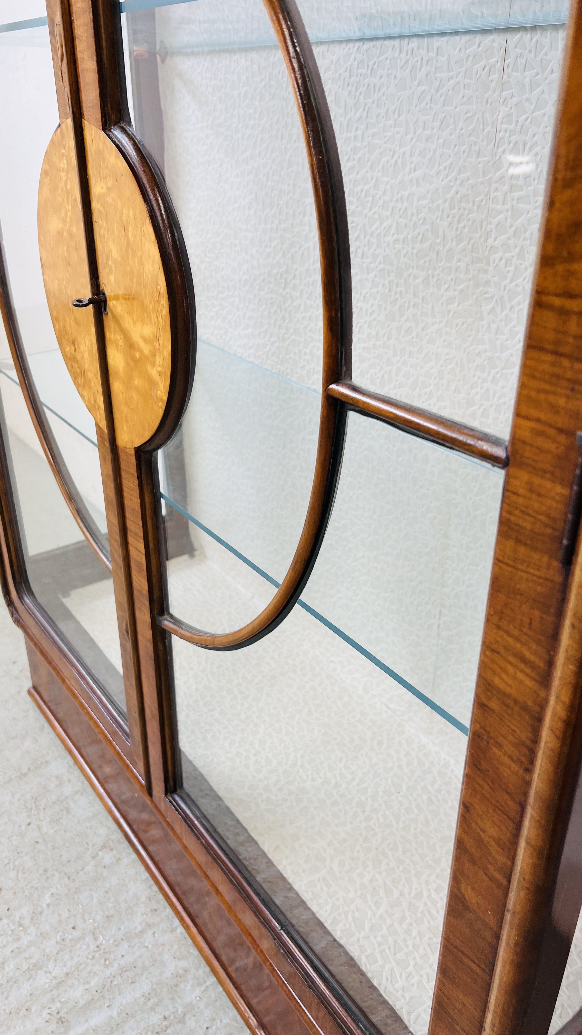 A DECO WALNUT VENEERED DISPLAY CABINET, W 87CM, D 30CM, H 118CM. - Image 14 of 16