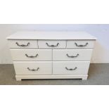 A GOOD QUALITY KINGSTOWN MODERN SEVEN DRAWER CHEST WITH METAL CRAFT HANDLES,