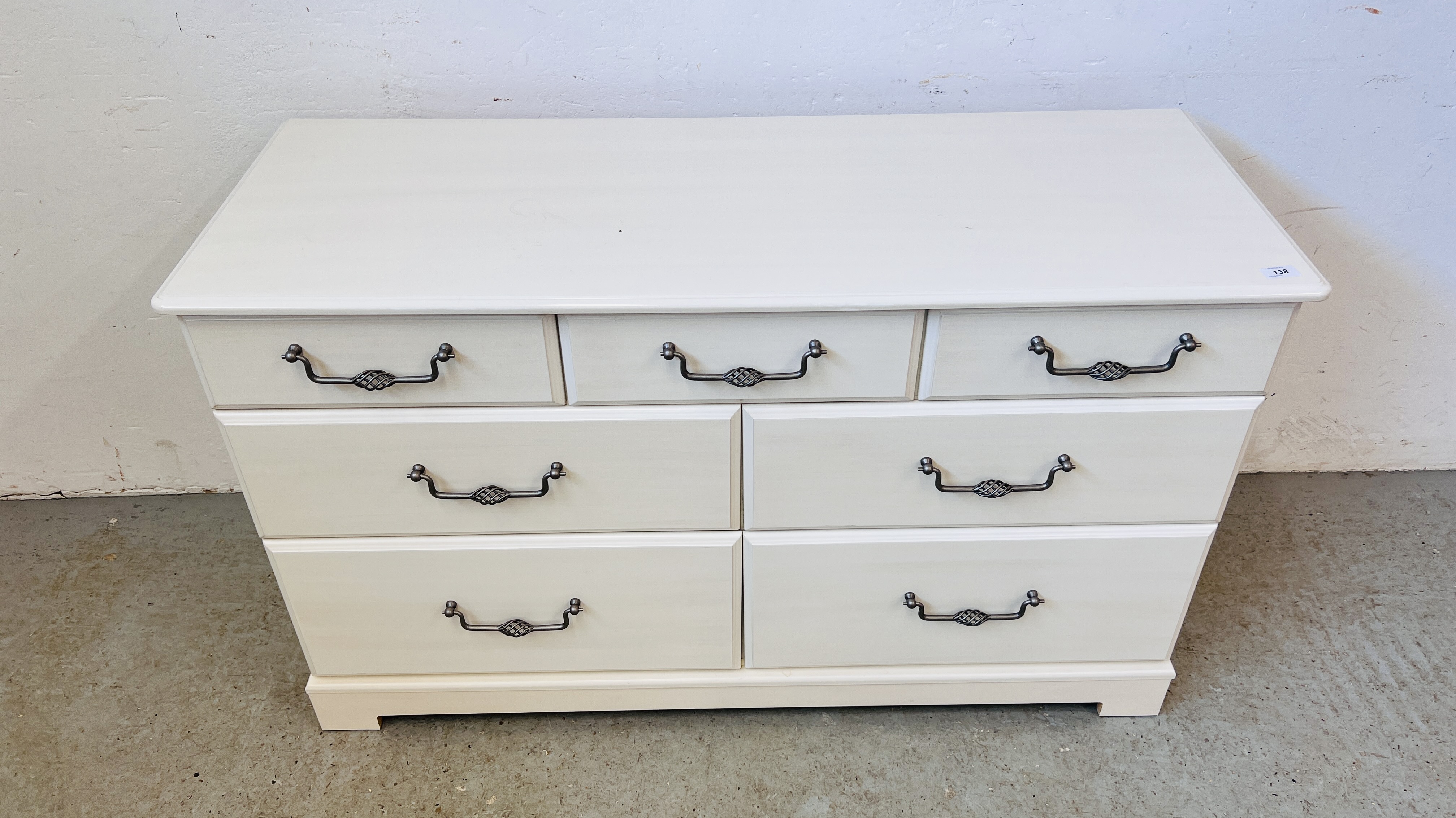 A GOOD QUALITY KINGSTOWN MODERN SEVEN DRAWER CHEST WITH METAL CRAFT HANDLES, - Image 2 of 12