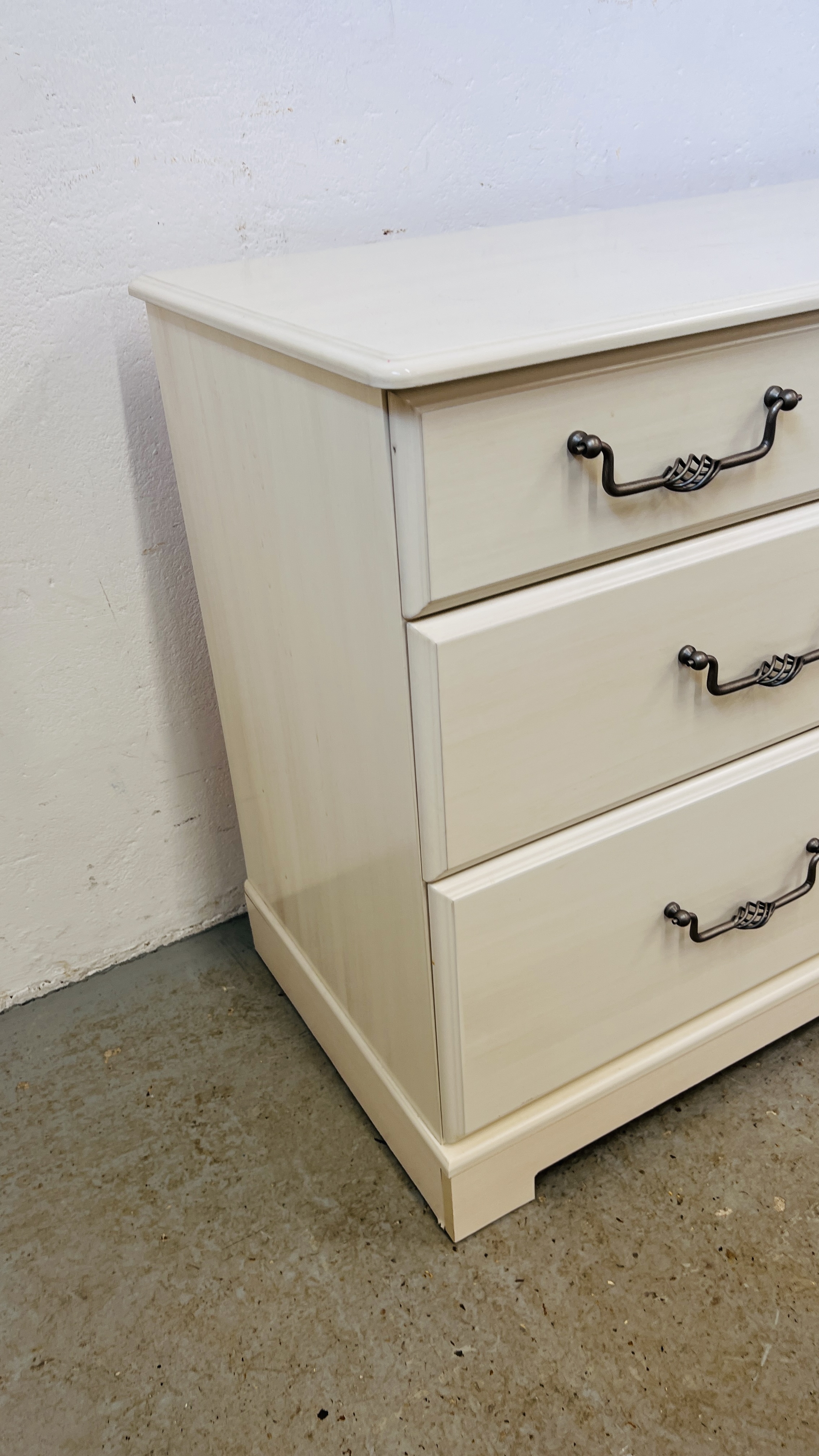 A GOOD QUALITY KINGSTOWN MODERN SEVEN DRAWER CHEST WITH METAL CRAFT HANDLES, - Image 12 of 12
