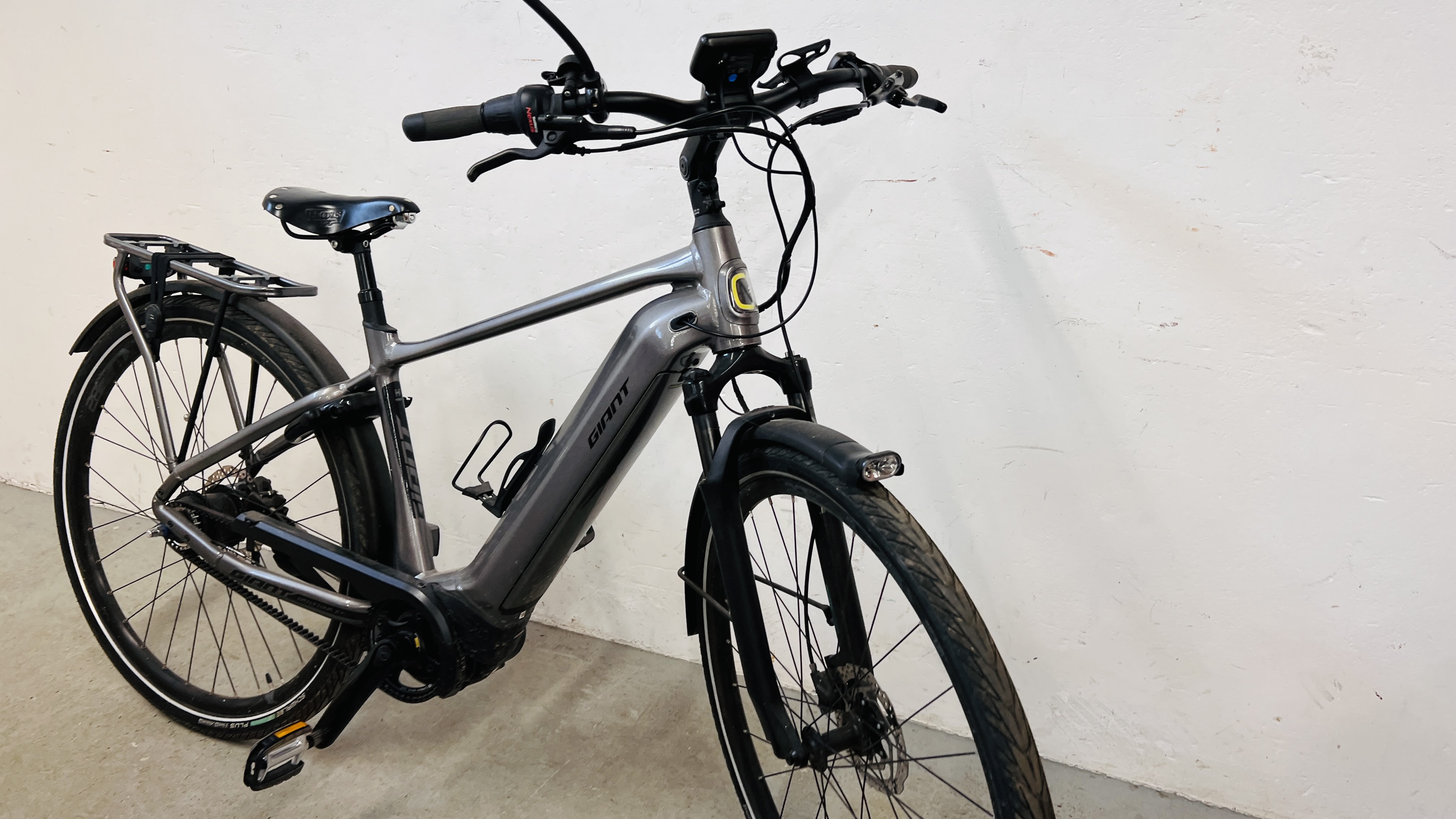 GIANT DAILY TOURER E+ 1 GTS ELECTRIC BICYCLE COMPLETE WITH KEY AND CHARGER - SOLD AS SEEN. - Image 2 of 36