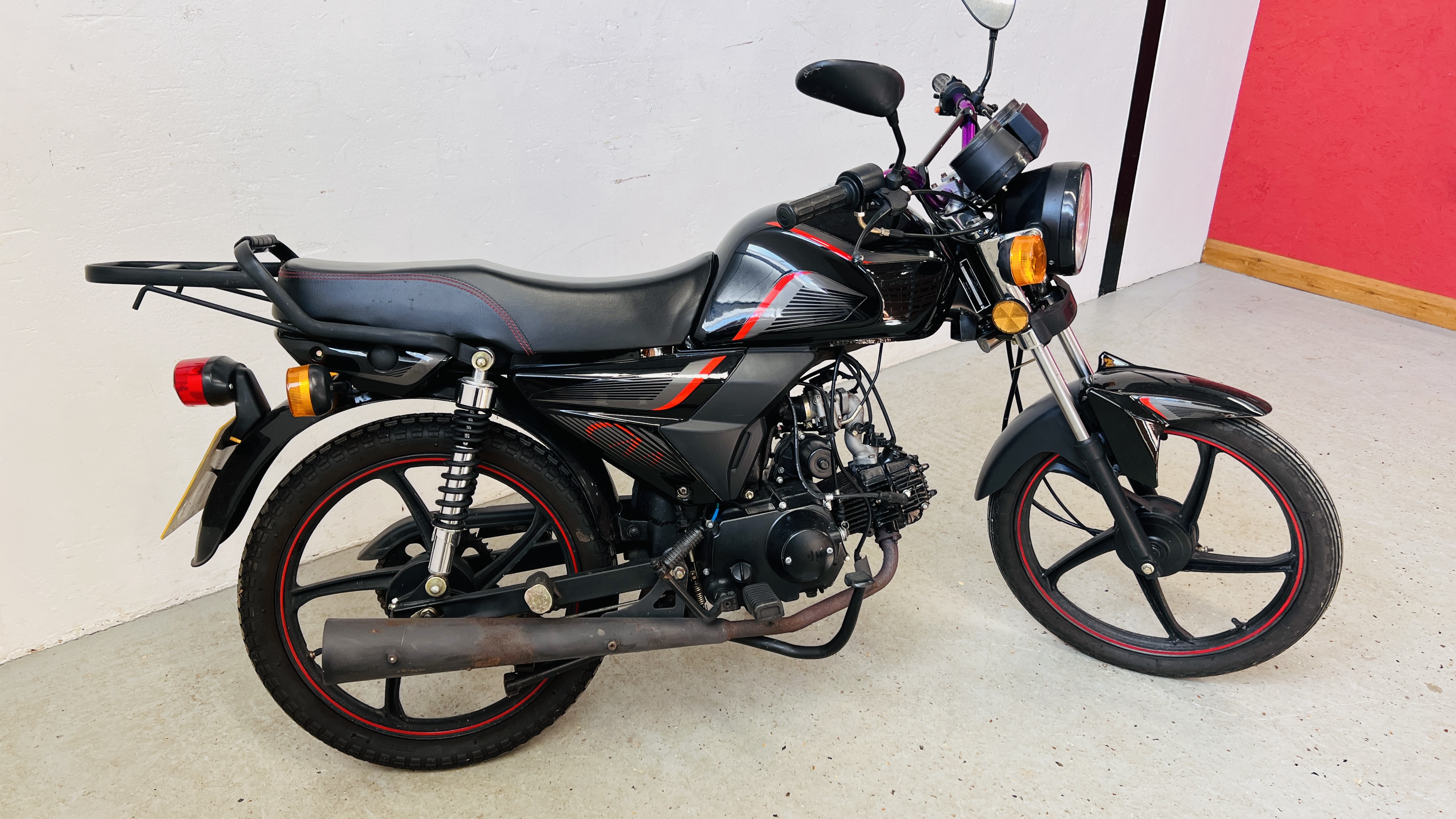 CHAMP 48CC MOTOR CYCLE. VRM - KX69 CHD. FIRST REGISTERED: 01/10/2019. MOT EXPIRED: 30/09/2022. - Image 5 of 22