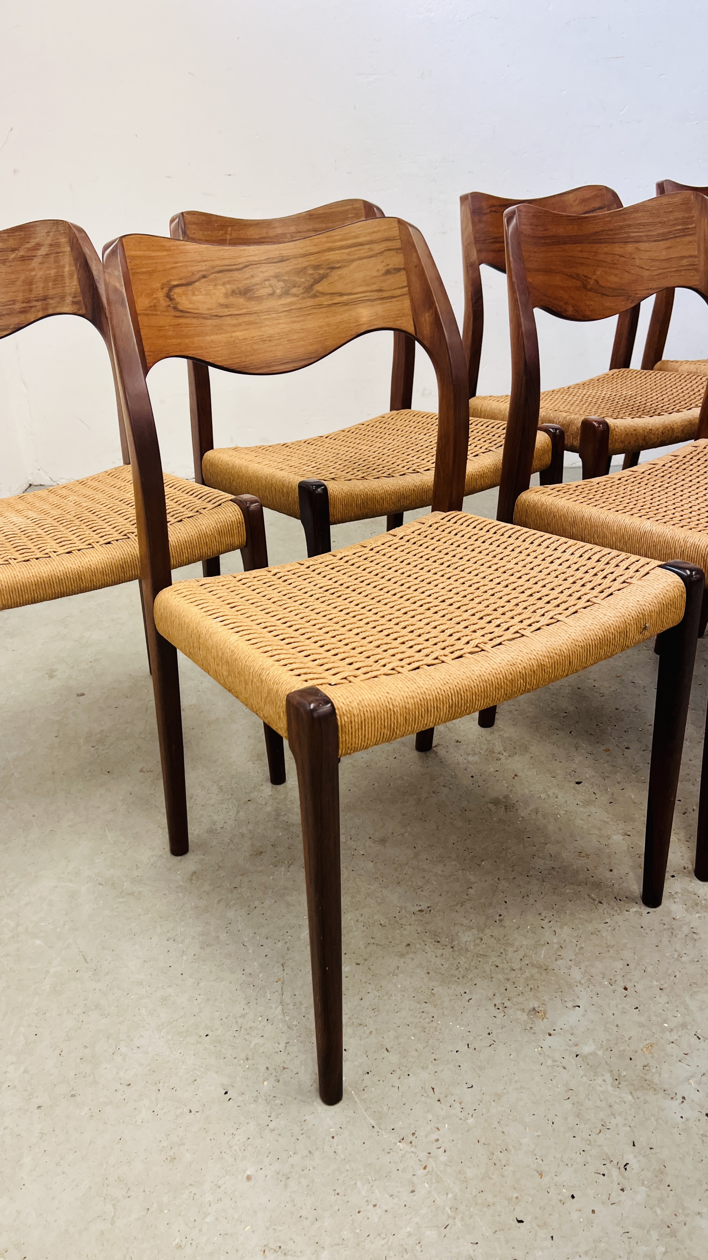 A SET OF TEN VINTAGE MID CENTURY NIELS MOLLER BY J L MOLLER MODEL 71 ROSEWOOD DINING CHAIRS WITH - Image 5 of 48