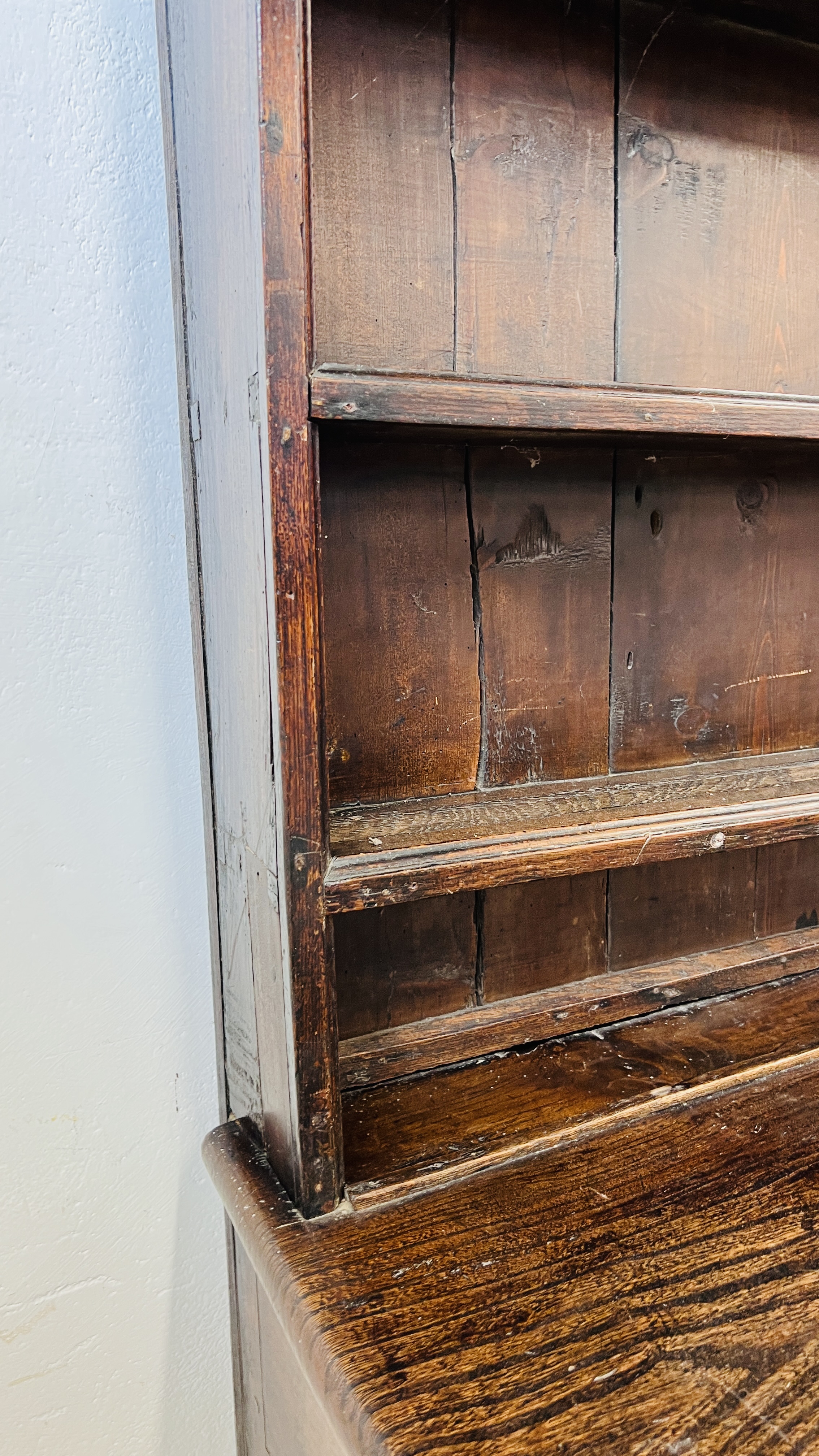 AN EARLY HEAVILY CARVED THREE DRAWER DRESSER BASE WITH ASSOCIATED DRESSER BACK, WIDTH 180CM. - Image 9 of 16