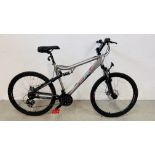 AN APOLLO FS.26 SE GENTS 21 SPEED DISC BREAK MOUNTAIN BIKE.