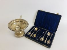 A CASED SET OF 6 SILVER TEASPOONS AND SUGAR NIPS SHEFFIELD 1918,