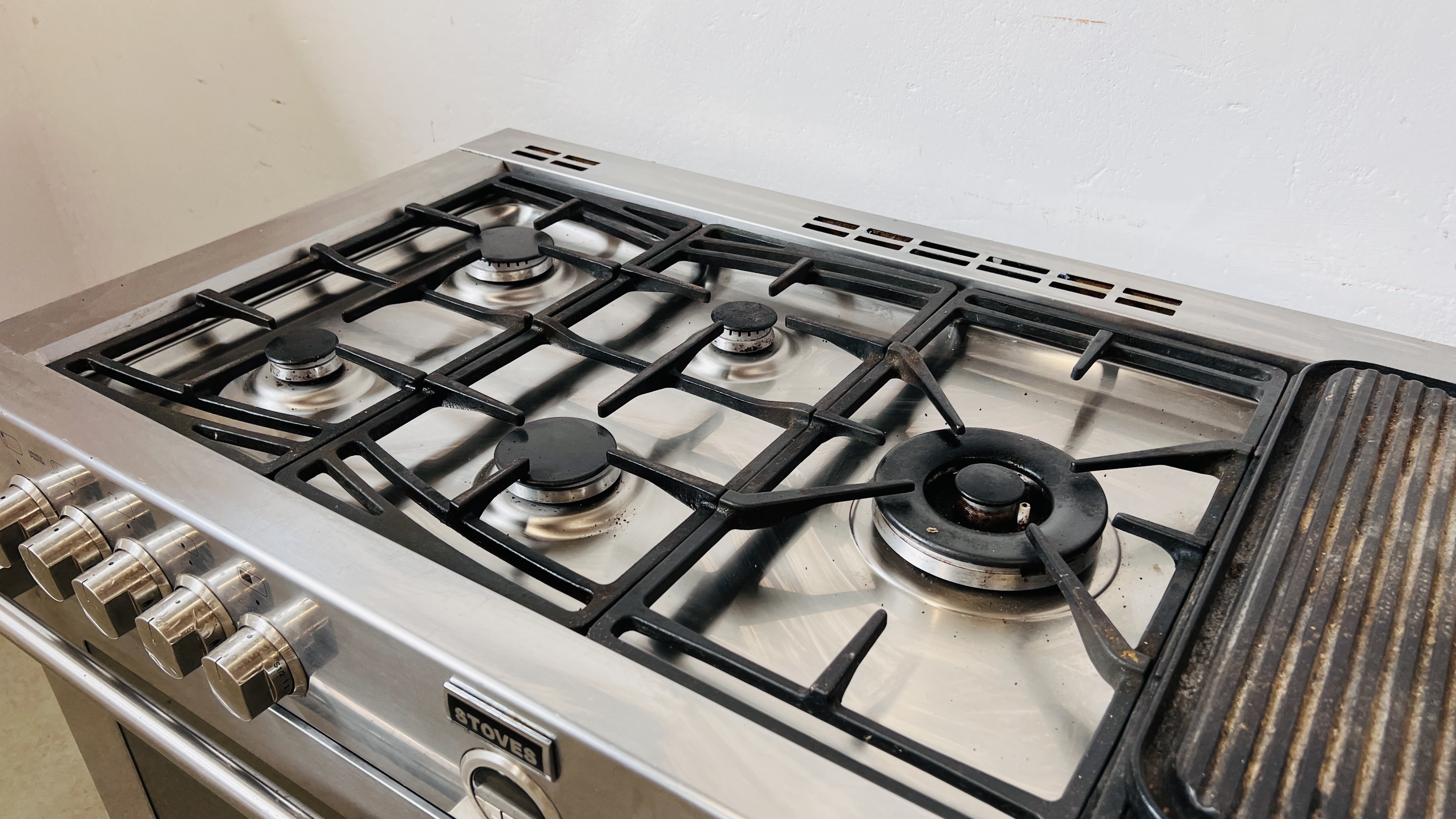 A STOVES STERLING 1100G STAINLESS STEEL COOKING RANGE (CONDITION OF SALE TO BE FITTED AND SERVICED - Image 4 of 17