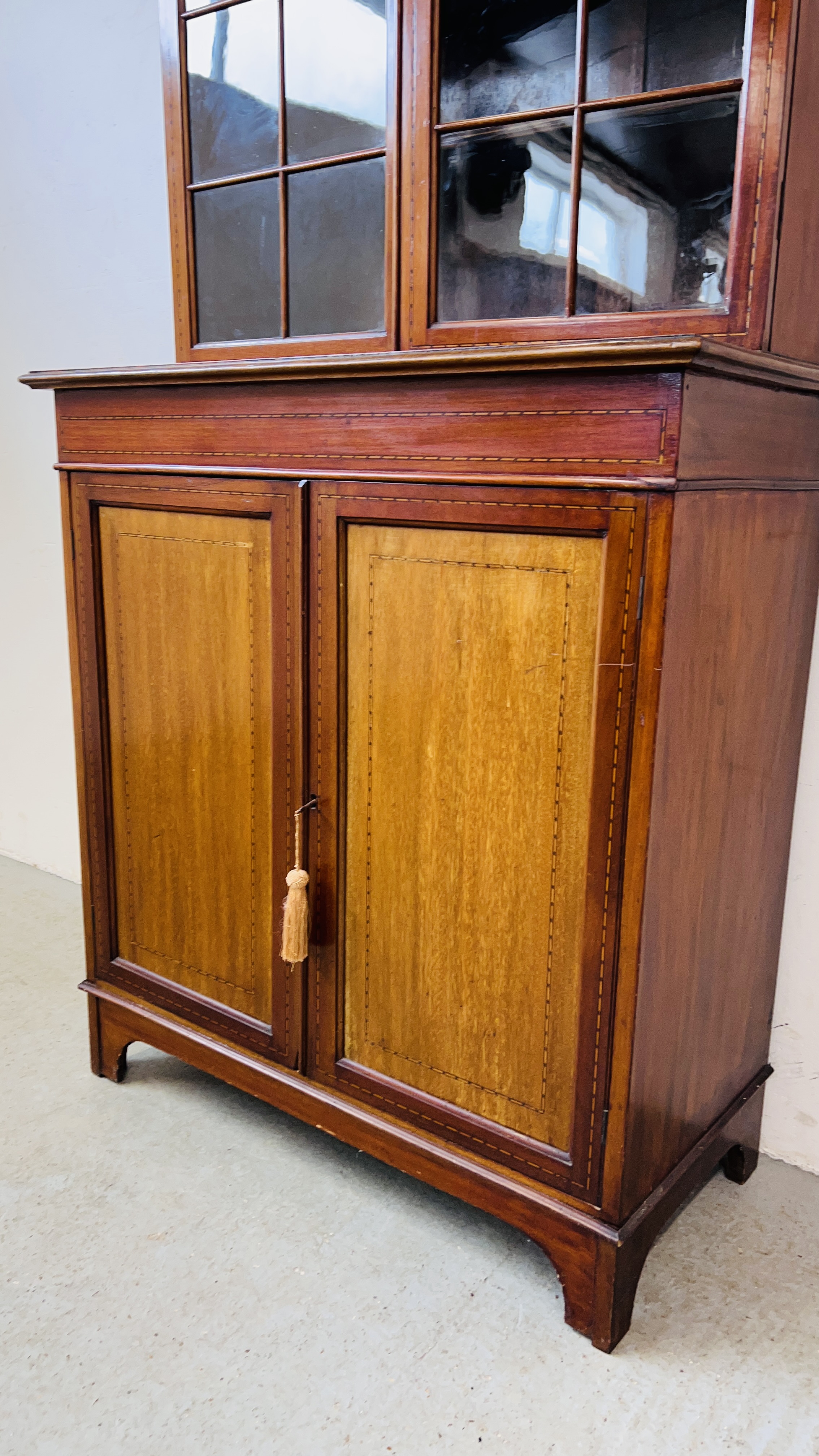 AN EDWARDIAN MAHOGANY BOOKCASE WITH CUPBOARD BELOW, WIDTH 96CM. DEPTH 46CM. HEIGHT 208CM. - Image 4 of 14