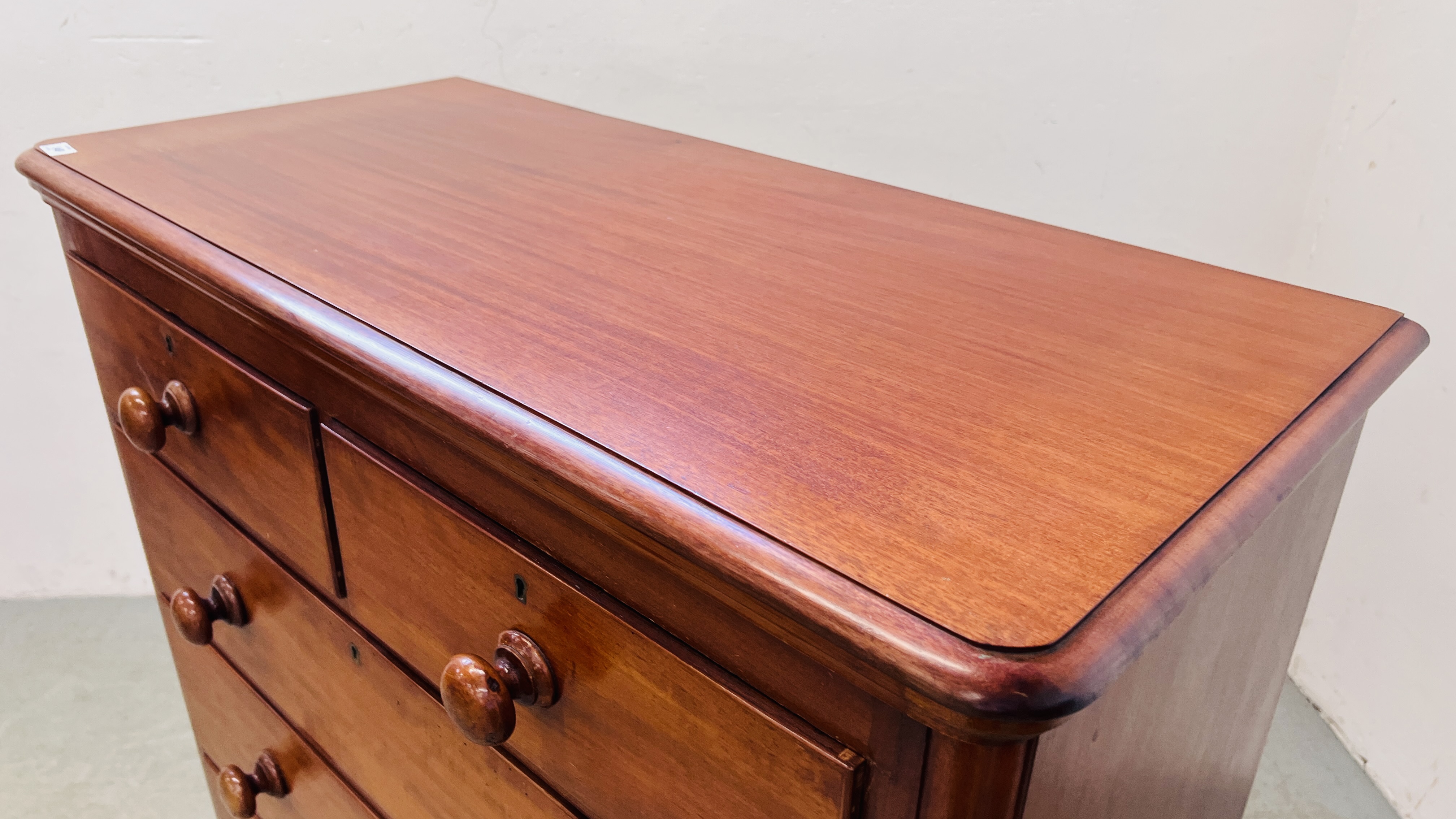 A VICTORIAN MAHOGANY CHEST, TWO SHORT OVER THREE LONG DRAWERS W 104CM. D 48CM. H 106CM. - Image 7 of 11