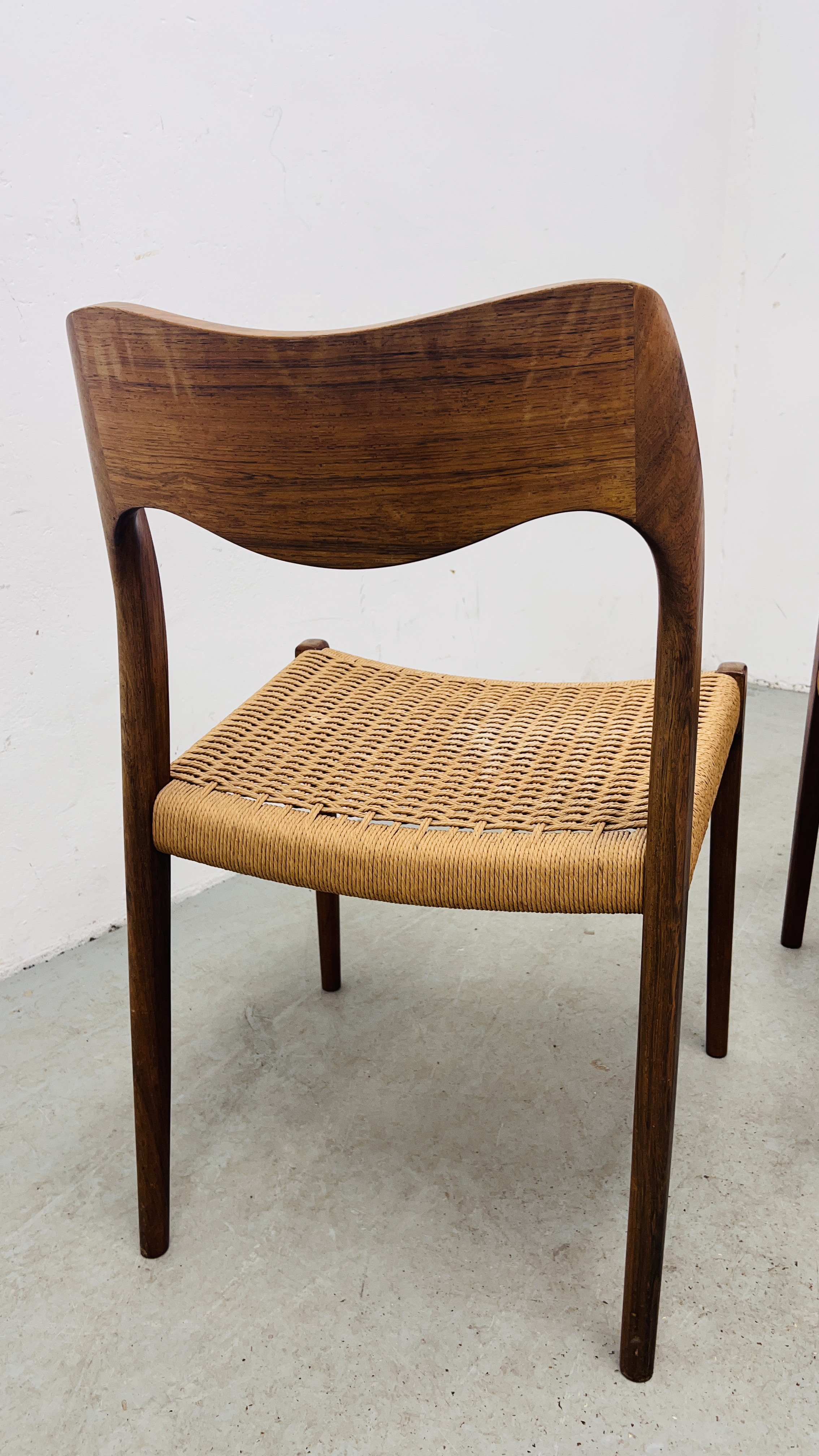 A SET OF TEN VINTAGE MID CENTURY NIELS MOLLER BY J L MOLLER MODEL 71 ROSEWOOD DINING CHAIRS WITH - Image 40 of 48