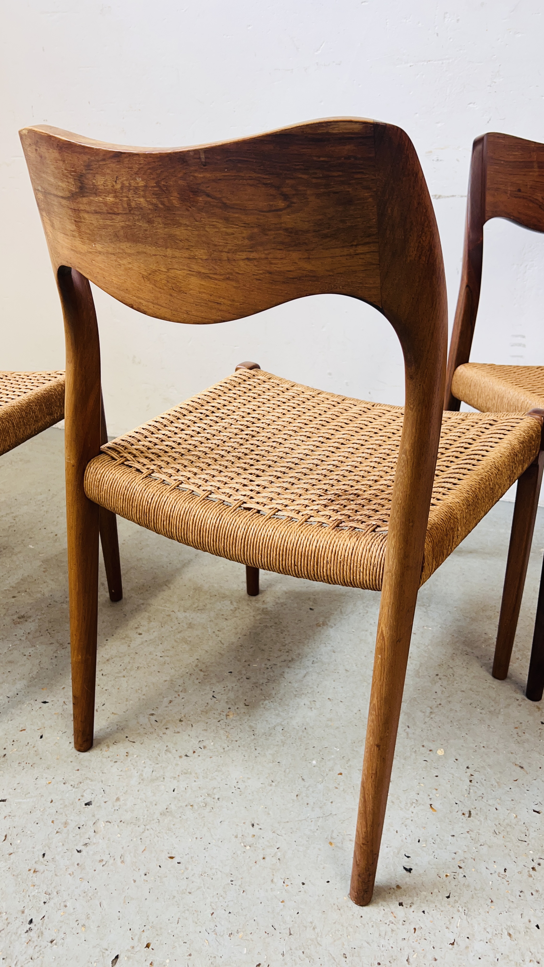 A SET OF TEN VINTAGE MID CENTURY NIELS MOLLER BY J L MOLLER MODEL 71 ROSEWOOD DINING CHAIRS WITH - Image 43 of 48