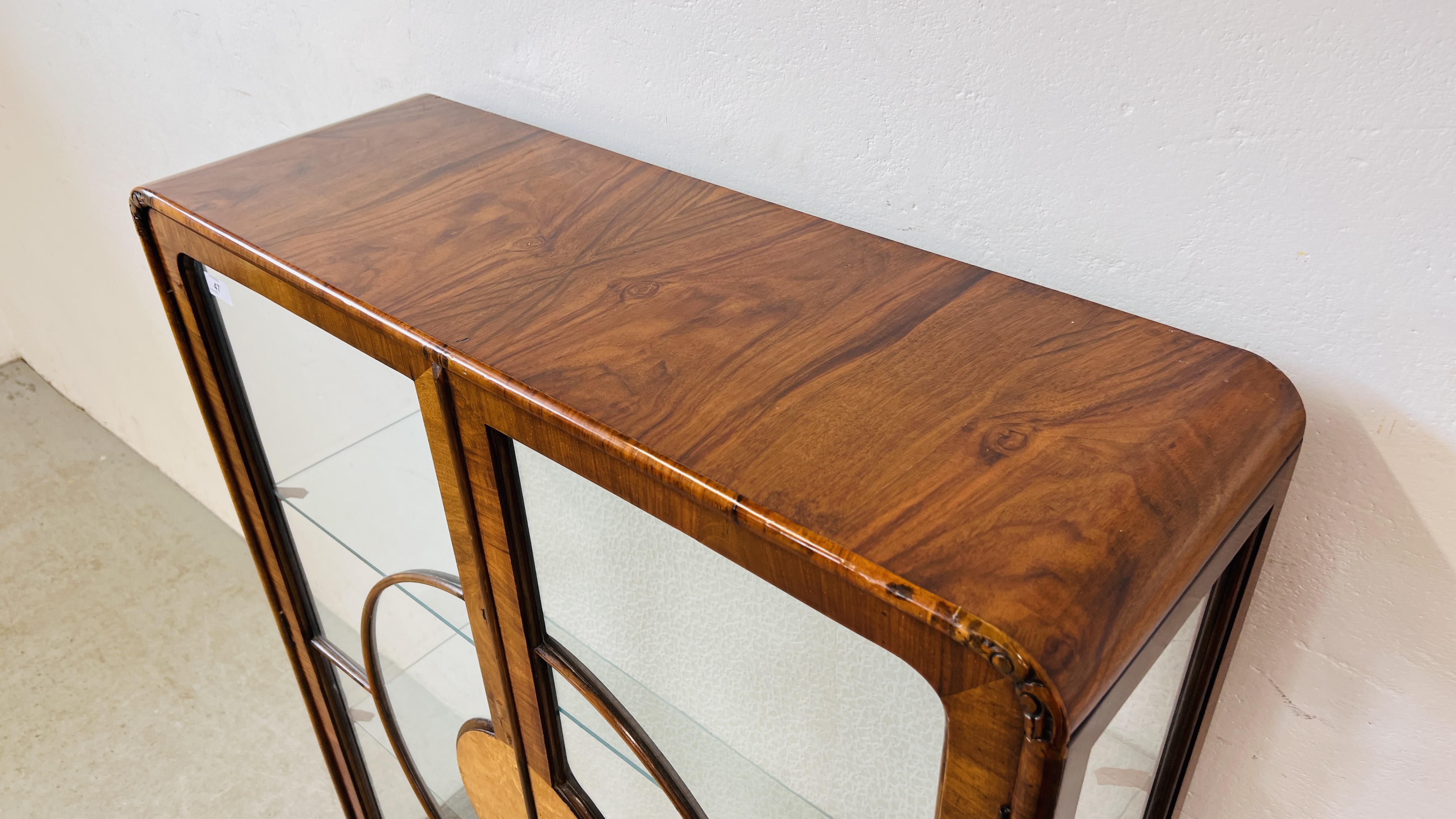 A DECO WALNUT VENEERED DISPLAY CABINET, W 87CM, D 30CM, H 118CM. - Image 9 of 16