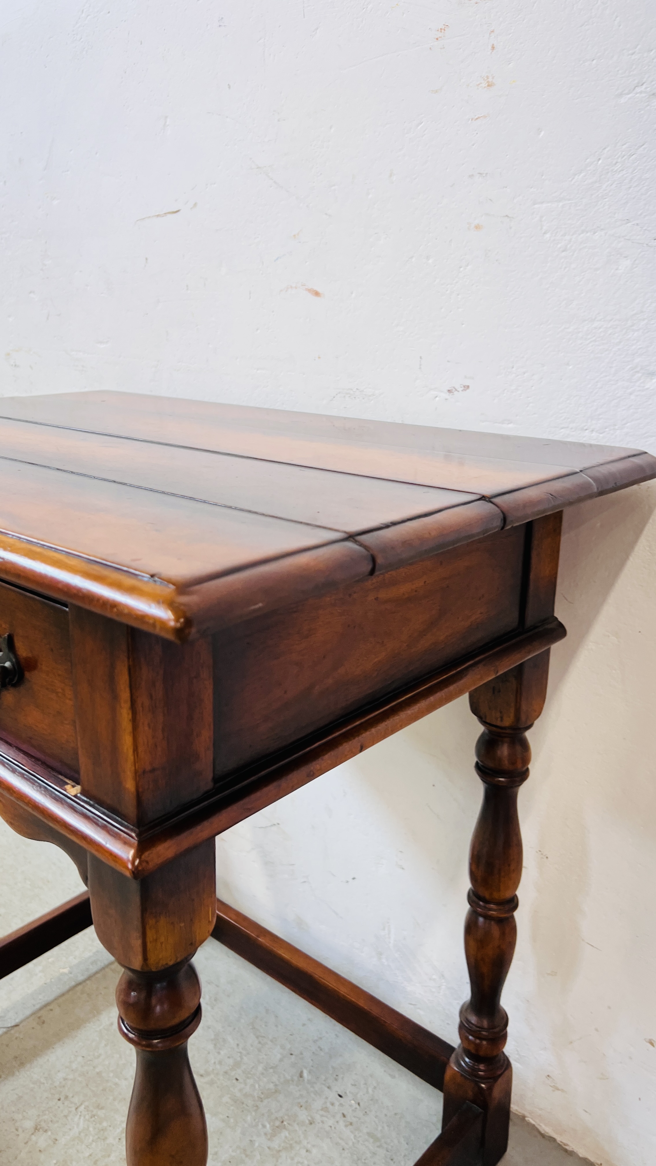 A GOOD QUALITY REPRODUCTION HARDWOOD SINGLE DRAWER SIDE TABLE W 73CM. D 49CM. H 73CM. - Image 6 of 9