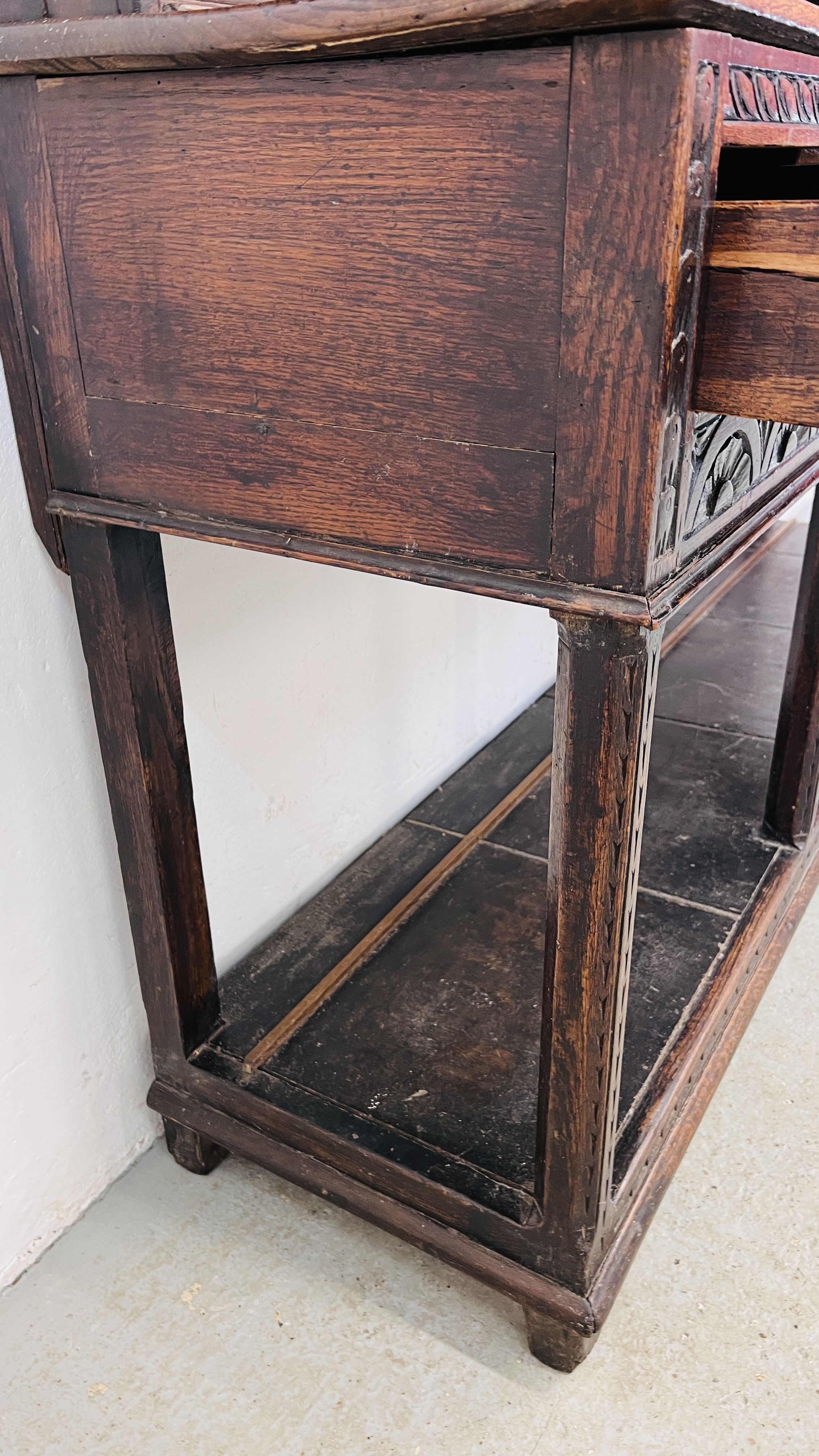 AN EARLY HEAVILY CARVED THREE DRAWER DRESSER BASE WITH ASSOCIATED DRESSER BACK, WIDTH 180CM. - Image 15 of 16