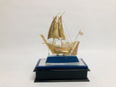 AN IMPRESSIVE SAILING BOAT STAMPED SILVER 925 IN A FITTED DISPLAY CASE,