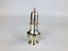 A SILVER CASTER OF BALUSTER FORM, LONDON 1846 (THE TOP UNMARKED WHITE METAL) H 13.5CM.