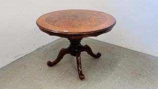 A REPRODUCTION CIRCULAR SINGLE PEDESTAL TABLE WITH BURR WALNUT INLAY - DIAM 100CM X H 73CM.