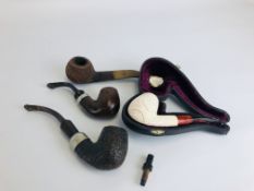 A GROUP OF 4 VINTAGE TOBACCO PIPES TO INCLUDE EXAMPLES MARKED K & P PETERSONS AND A CASED TURKSH