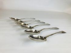 A SET OF SIX SILVER FIDDLE PATTERN SERVING SPOONS, LONDON 1816.