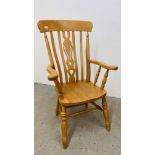 A SOLID BEECH WOOD WINDSOR STYLE CHAIR.