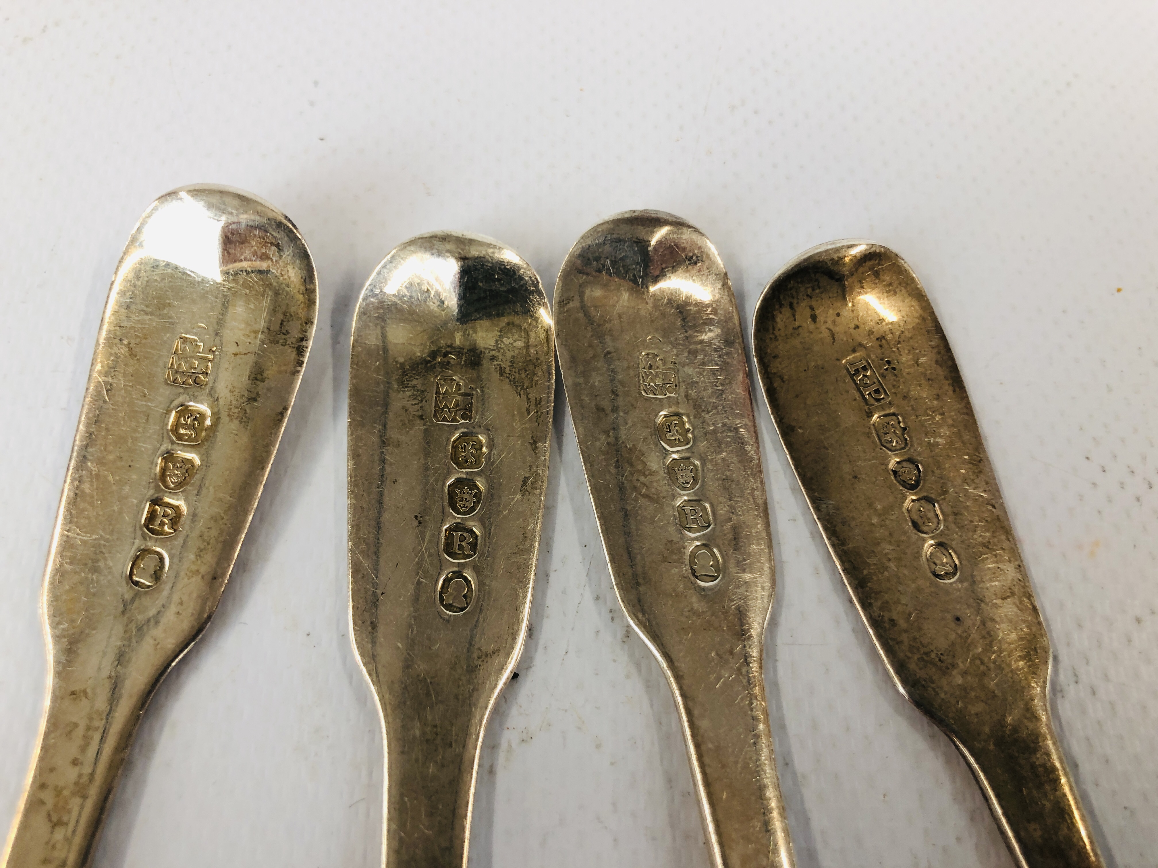 A MATCHED GROUP OF EIGHT SILVER FIDDLE PATTERN DESSERT SPOONS VICTORIAN AND EARLIER DIFFERENT - Image 10 of 11