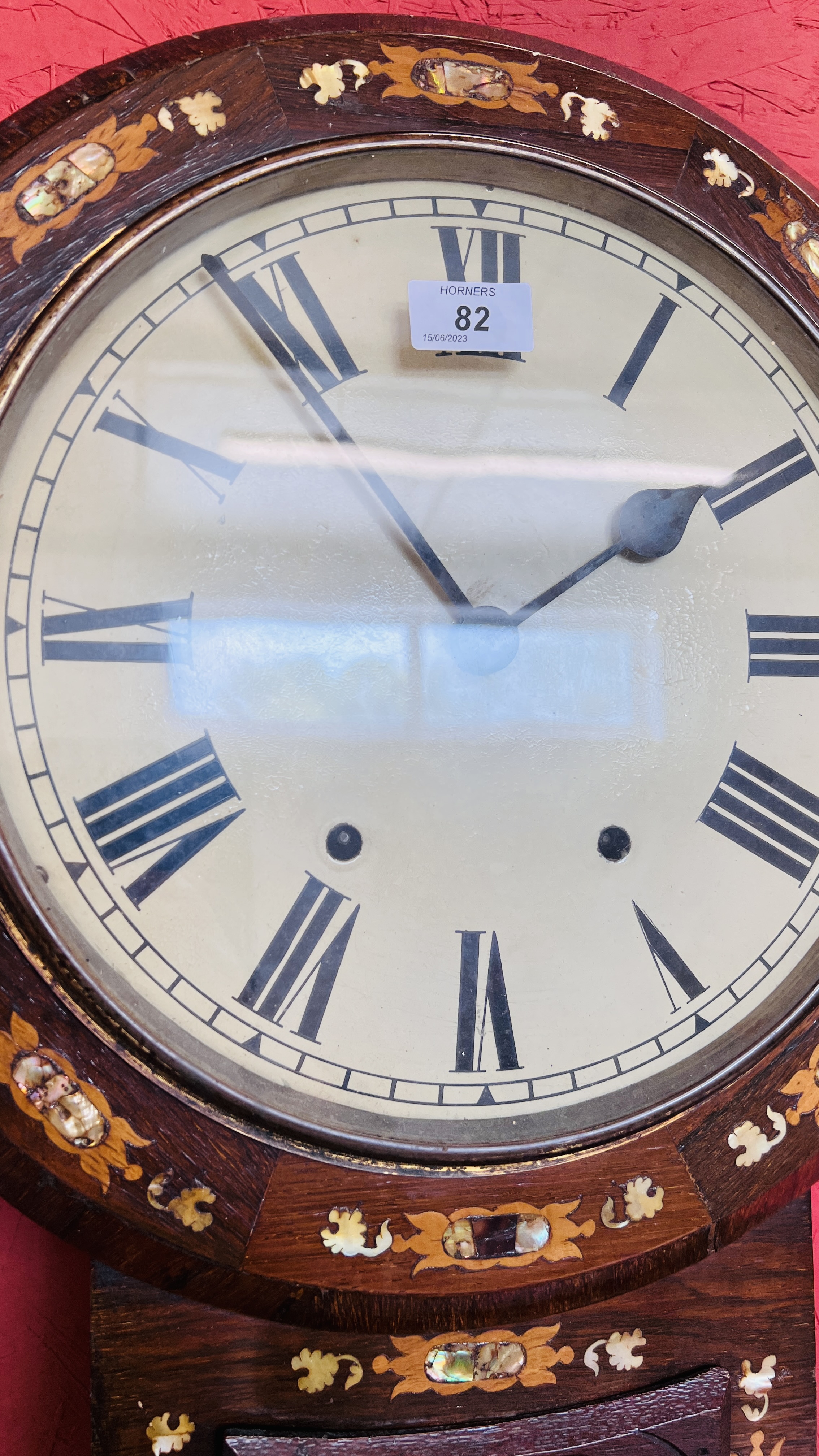 AN ANTIQUE GINGERBREAD STYLE MAHOGANY WALL CLOCK WITH MOTHER OF PEARL INLAY. - Image 5 of 5