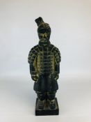 A VINTAGE REPRODUCTION TERRACOTTA CHINESE WARRIOR, HEIGHT 67CM.