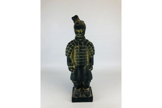 A VINTAGE REPRODUCTION TERRACOTTA CHINESE WARRIOR, HEIGHT 67CM. - Image 1 of 6