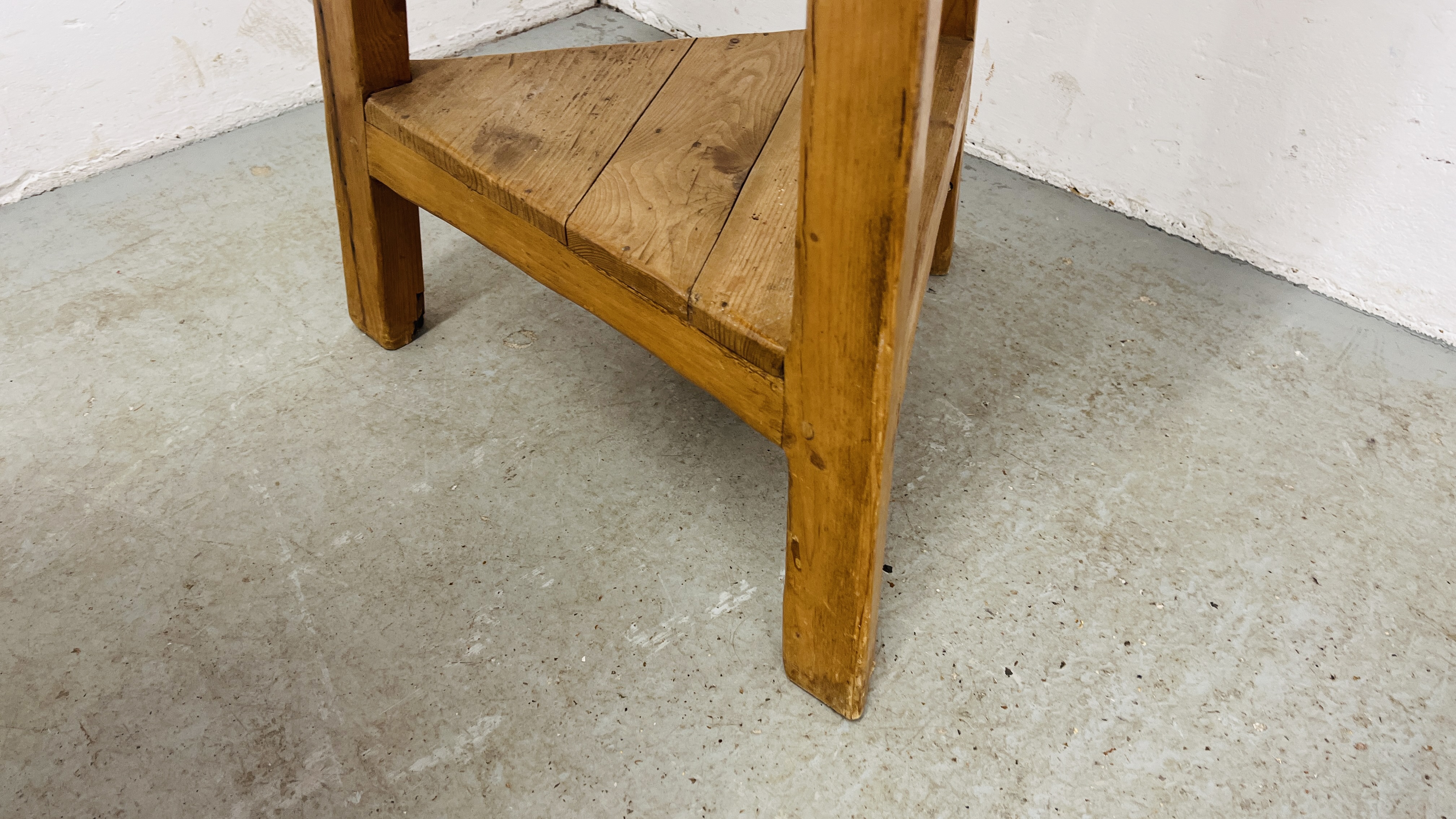 A VINTAGE PINE CIRCULAR TRI LEGGED OCCASIONAL TABLE WITH LOWER SHELF 72CM D X 72CM H ALONG WITH A - Image 10 of 10