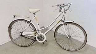 A LADIES RALEIGH CAPRICE 3 SPEED BICYCLE.