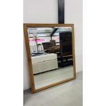 A LARGE RECTANGULAR PINE FRAMED MIRROR WITH BEVELLED PLATE GLASS W 103CM H 126CM.