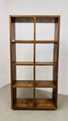 A MODERN MODULAR OPEN SHELVING UNIT / ROOM DIVIDER W 89CM. D 35CM. H 179CM.