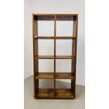 A MODERN MODULAR OPEN SHELVING UNIT / ROOM DIVIDER W 89CM. D 35CM. H 179CM.