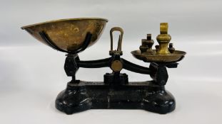 A SET OF VINTAGE LIBRA KITCHEN SCALES WITH 5 BRASS WEIGHTS.