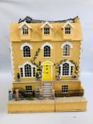 A LARGE GEORGIAN STYLE THREE STOREY DOLLS HOUSE COMPLETE WITH FURNISINGS AND FITTINGS W 76CM.