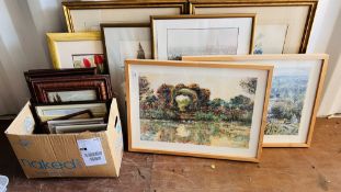 A GROUP OF ASSORTED FRAMED PRINTS AND ORIGINAL ART WORKS TO INCLUDE MONET, NEW YORK,