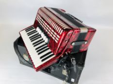 HOHNER STUDENT 72 ACCORDION IN FITTED CASE.