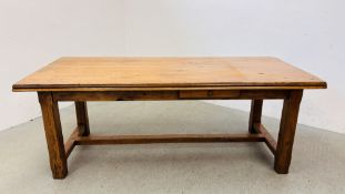 A GOOD QUALITY SOLID OAK REPRODUCTION DINING TABLE WITH TWO EXTENSION LEAVES 200CM X 85CM (290CM