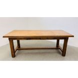 A GOOD QUALITY SOLID OAK REPRODUCTION DINING TABLE WITH TWO EXTENSION LEAVES 200CM X 85CM (290CM