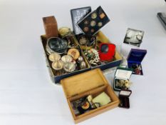 TRAY OF COLLECTABLES AND COSTUME JEWELLERY TO INCLUDE COINAGE, WRIST WATCHES, BROOCHES, PADLOCK,