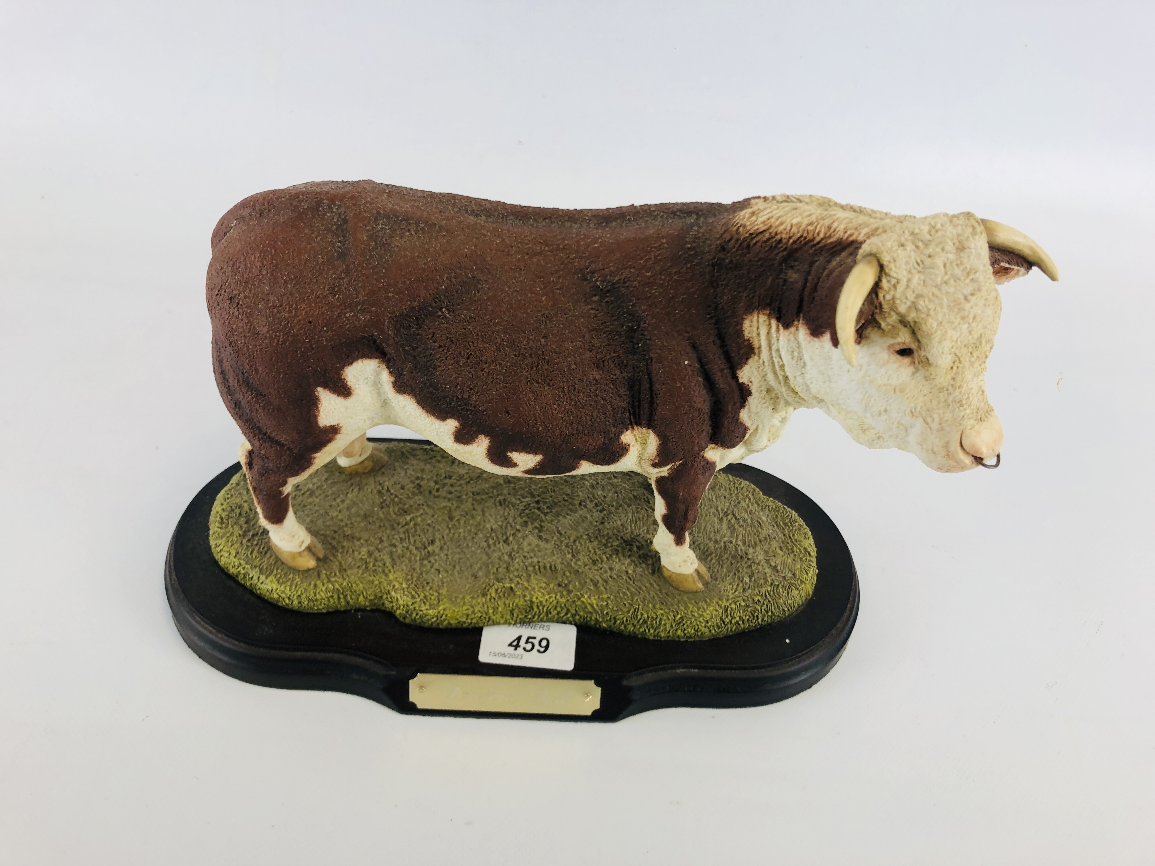 "BEST OF BREED" BY NATURECRAFT HAND PAINTED STUDY OF "HEREFORD BULL" L 30CM X H 22CM. - Image 2 of 6